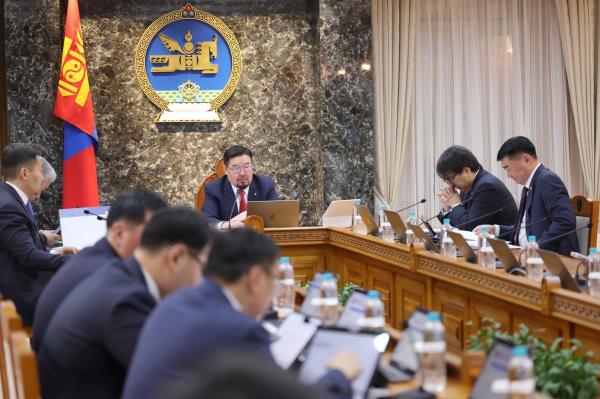 首相、経済成長の国民還元を指示　300日計画推進