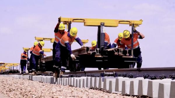 国境横断鉄道、年内70～80％完成へ　27年試験運行予定