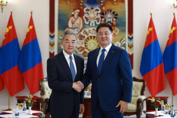 U.Khurelsukh大統領、中国外相Wang Yi氏と会談