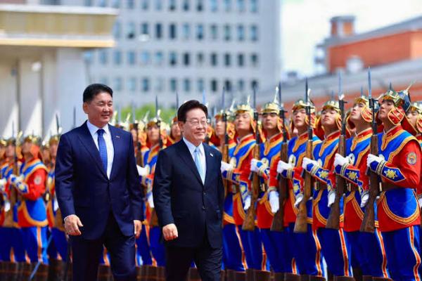 モンゴル・韓国首脳、共同記者会見開催