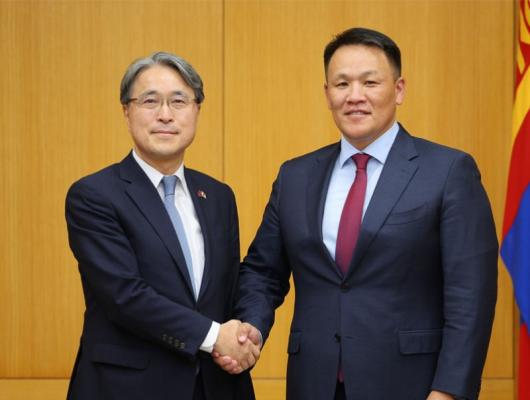 Nyamtaishir Nomtoibayar副首相、井川原大使と会談　防災・燃料備蓄で協力協議