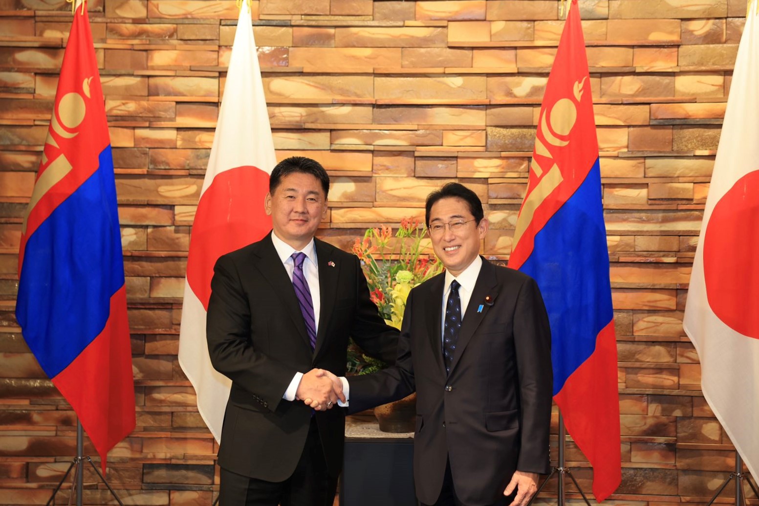 モンゴルのU.Khurelsukh大統領と日本の岸田首相との公式会談