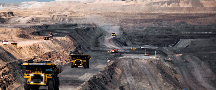 「鉱業製品輸出の拡大とリスク」に関する討論会開催