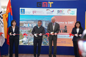 Mongol-German Instituteで高精度鉱物分析を開始“Oyu Tolgoi”がSEM装置を寄贈